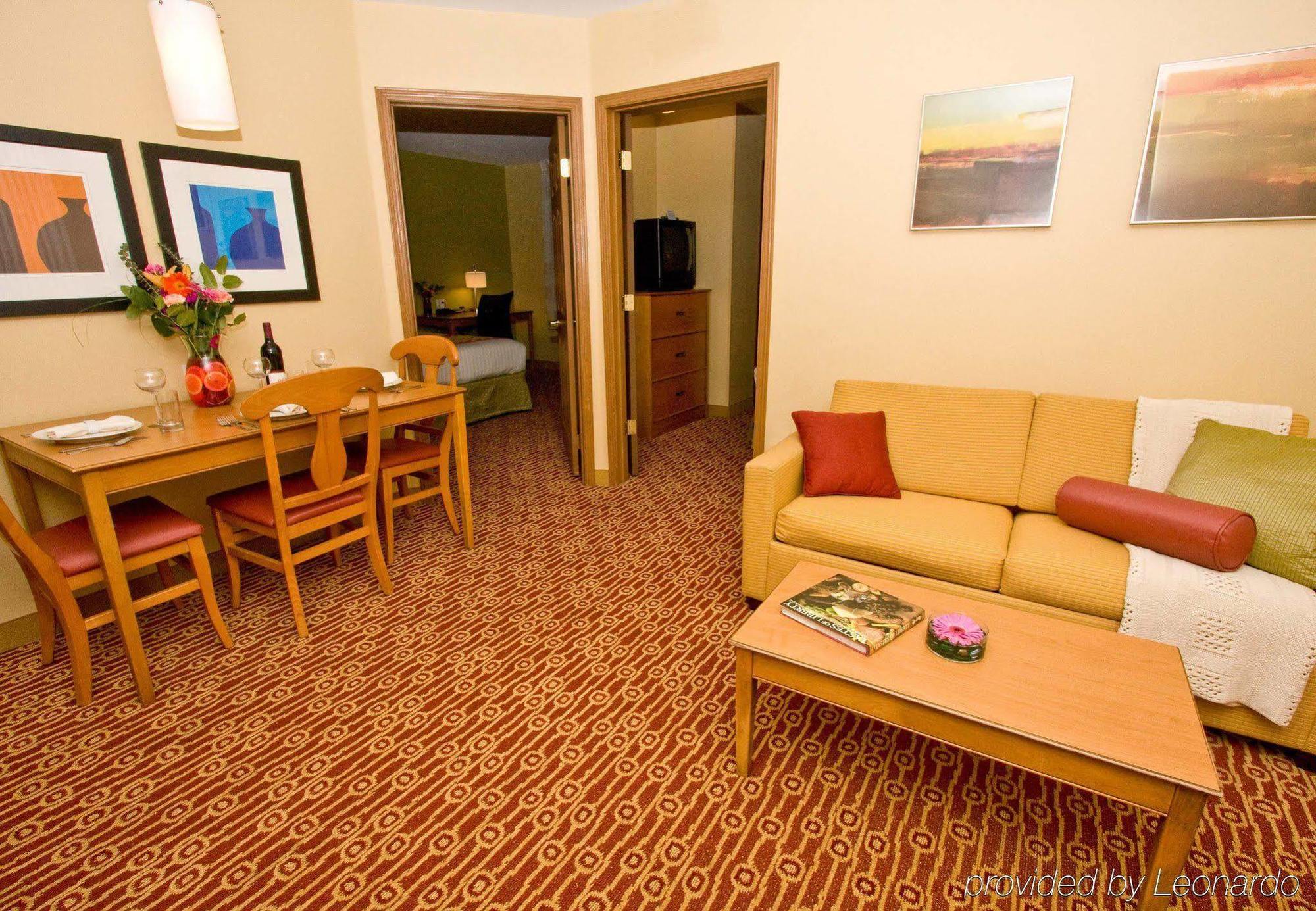 Towneplace Suites Фресно Номер фото